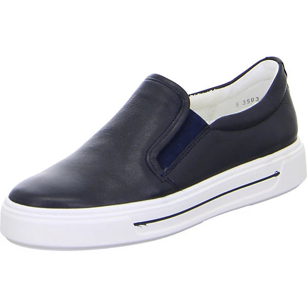 Ara Slipper Courtyard 1 Ara Slipper Courtyard